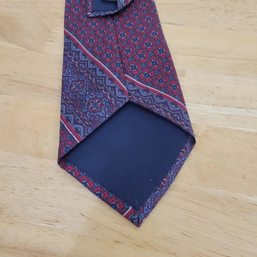 Giorgio‎ Fellini Men's Silk Blend Geometric Pattern Necktie Burgundy Blue